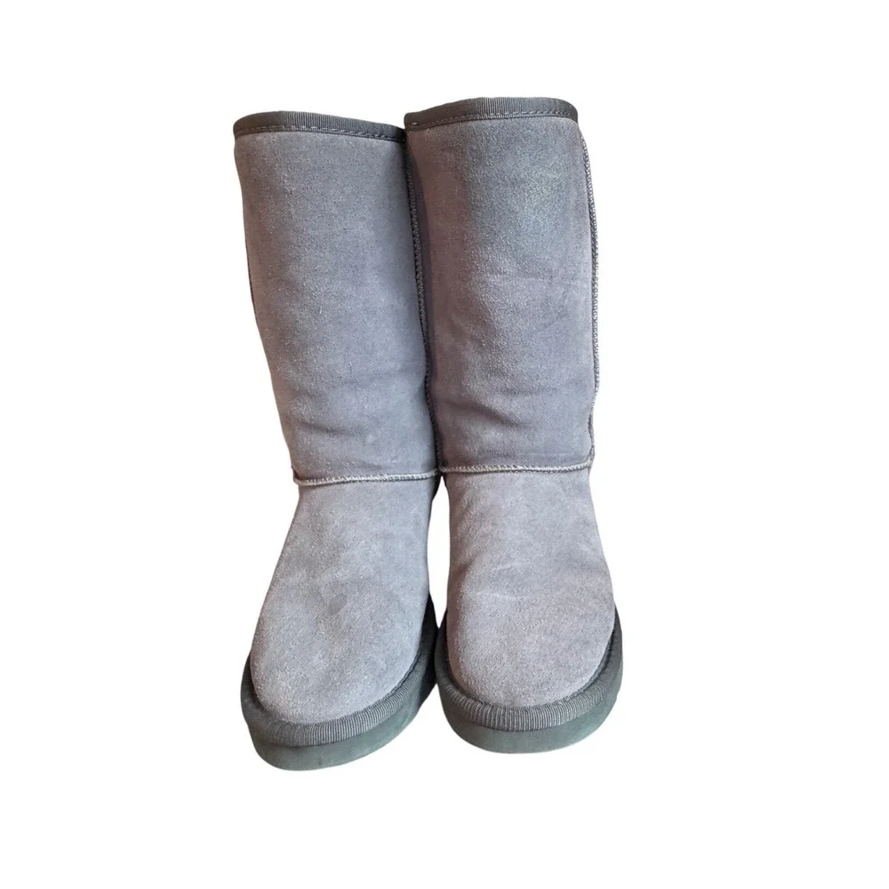 UGG styling upper while